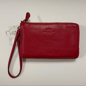 DOUBLE CORNER ZIP WRISTLET IN PEBBLE LEATHER